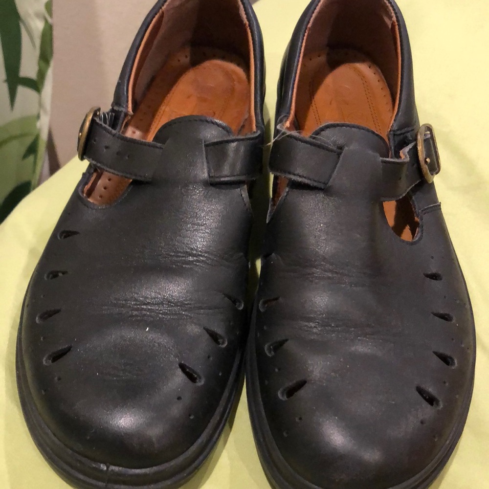 Leather walking shoes